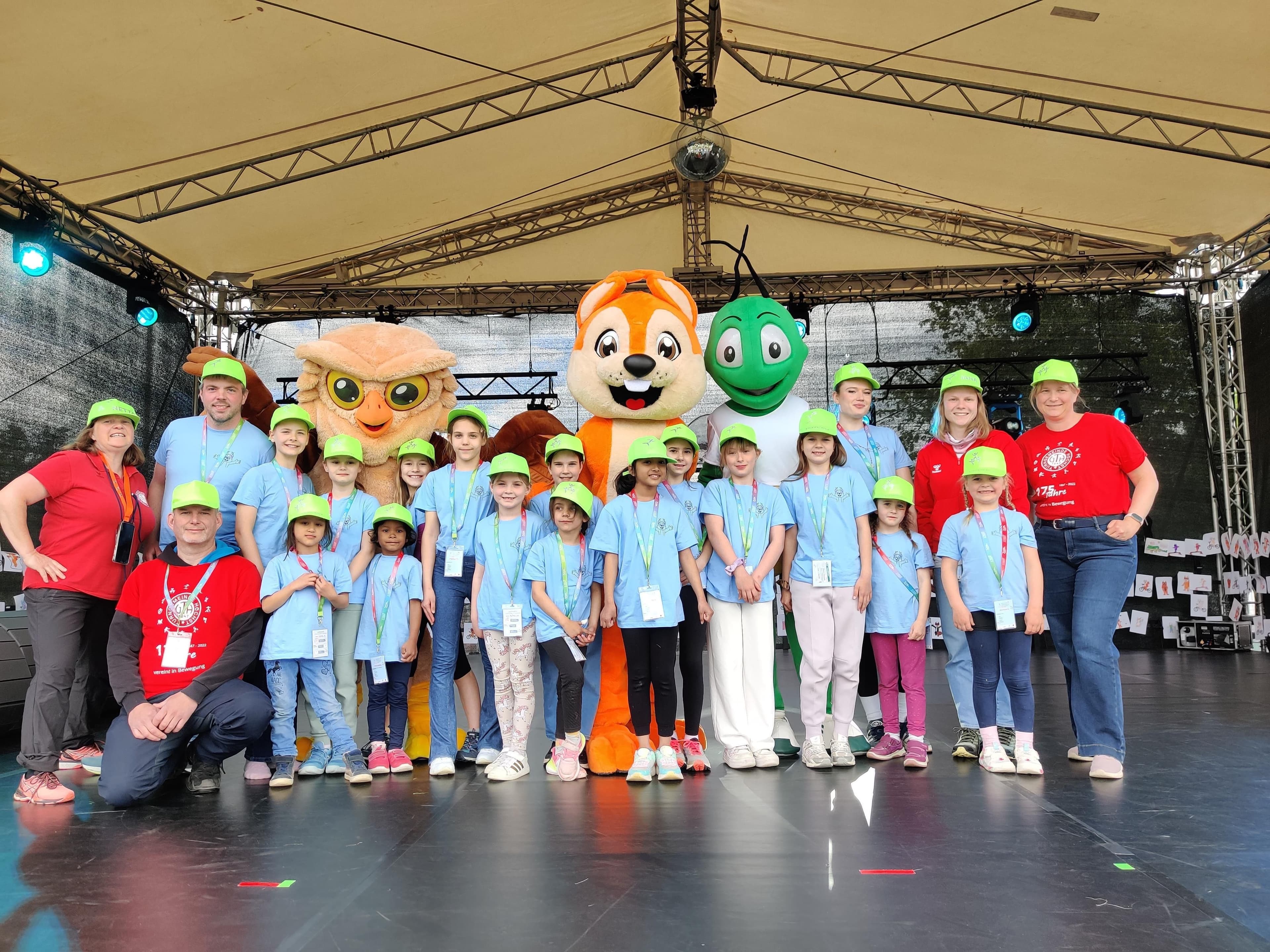 Kinder beim gemeinsamen Sport in der TG Höchst
