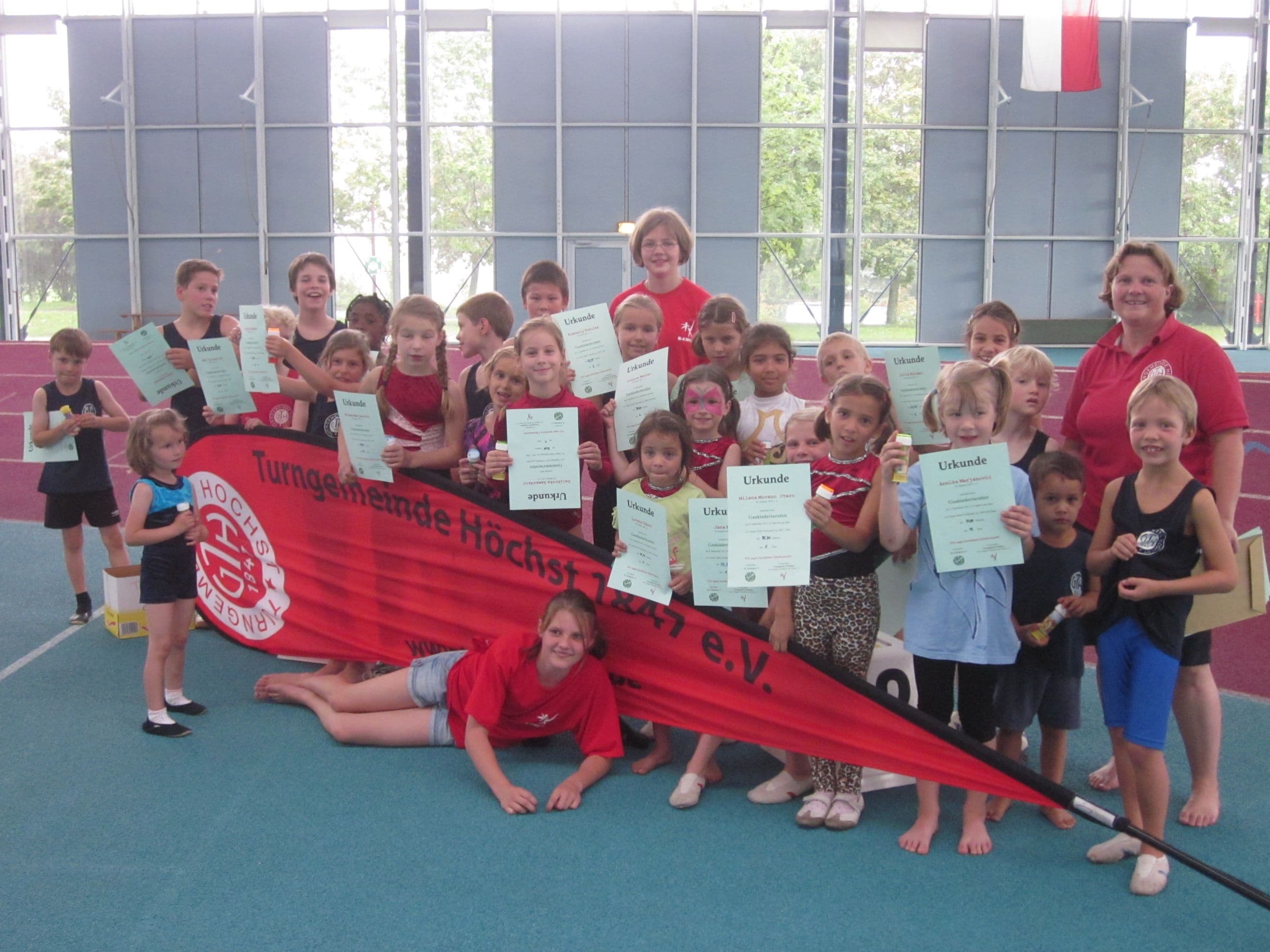 Turnkinder mit der neuen Easyflag