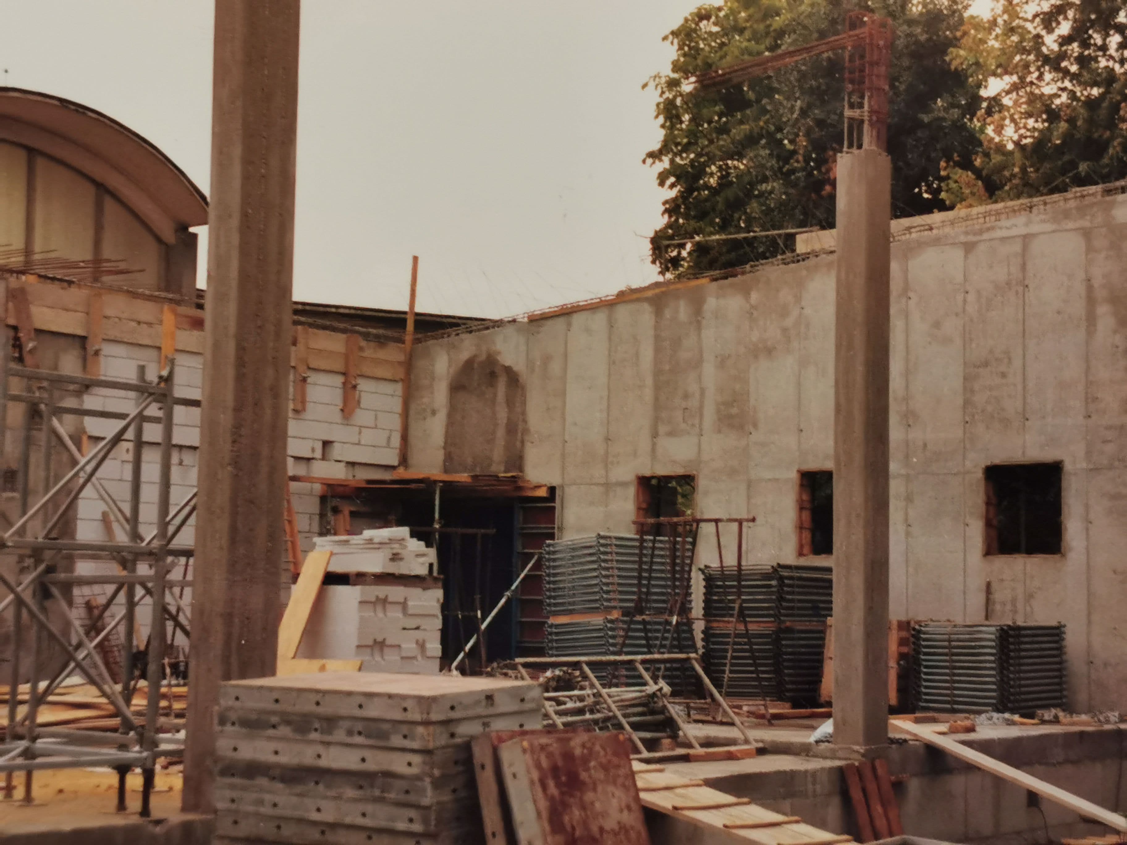 Rohbau der kleinen Halle 1989
