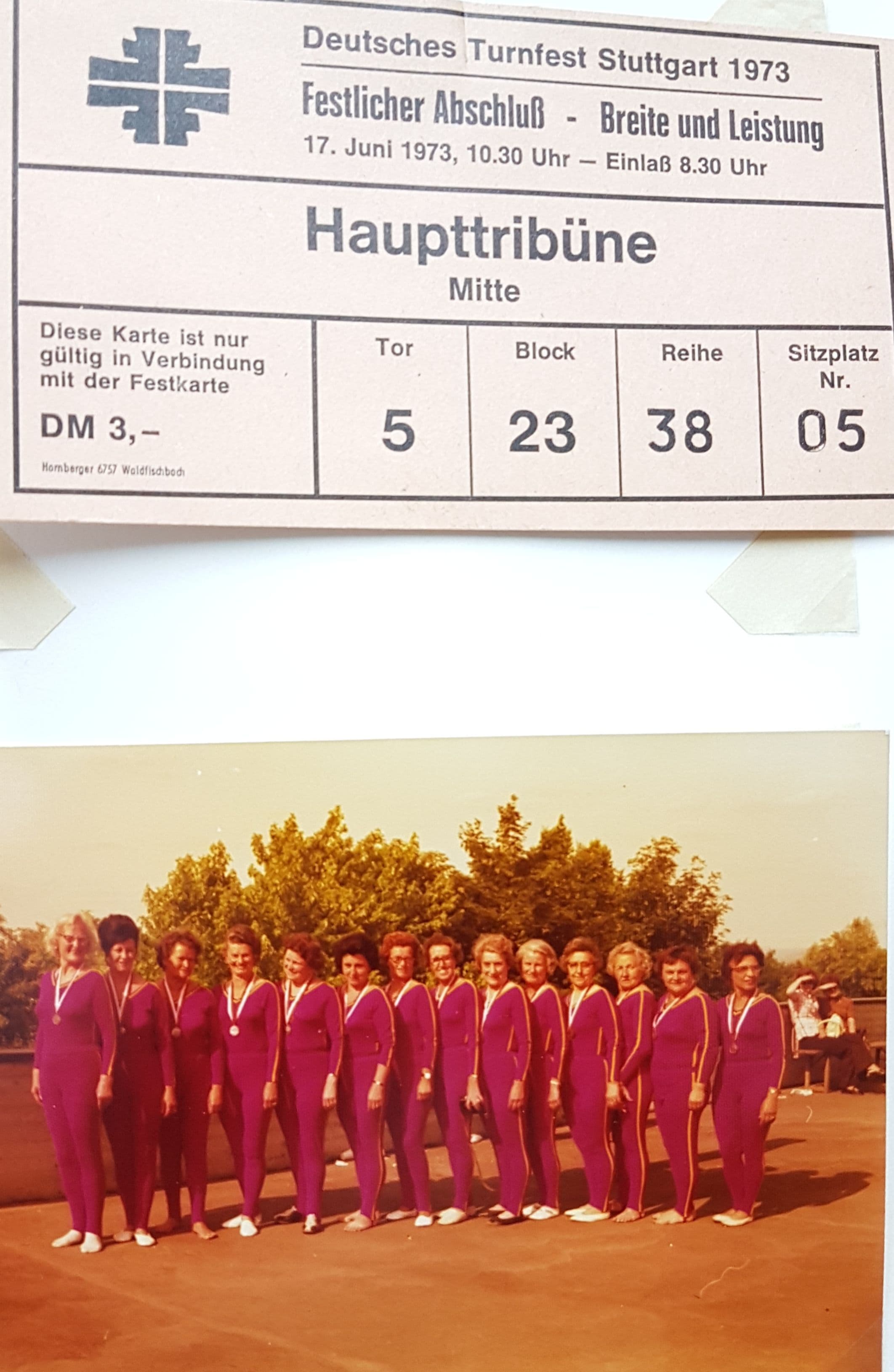 Turnerinnen der TG Höchst beim Deutschen Turnfest in Stuttgart 1973
